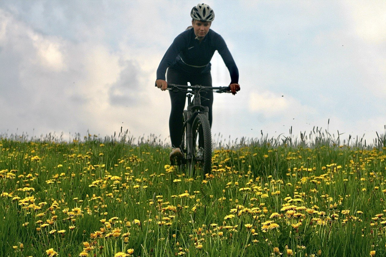 Discesa in mountain bike tra le Dolomiti