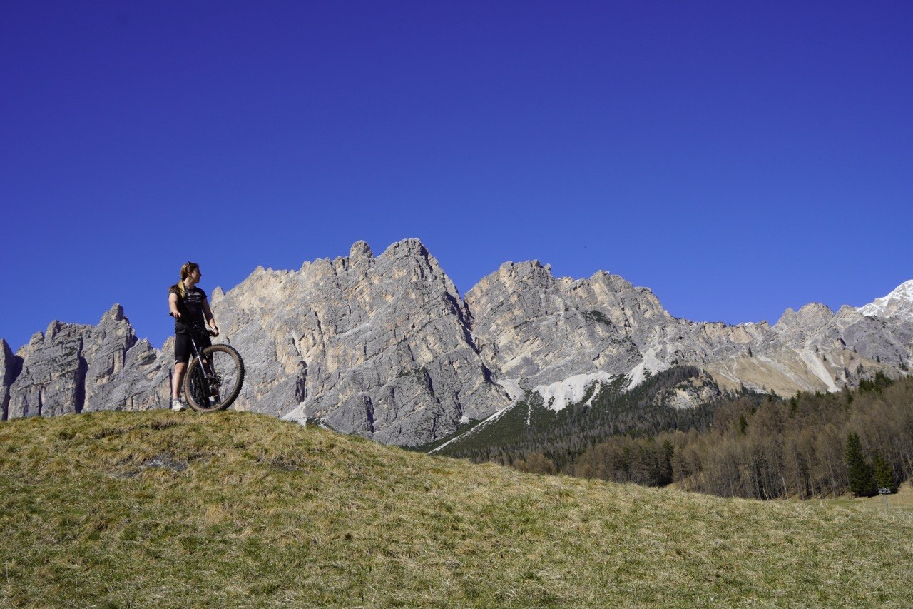 Pausa in rifugio durante il tour in MTB